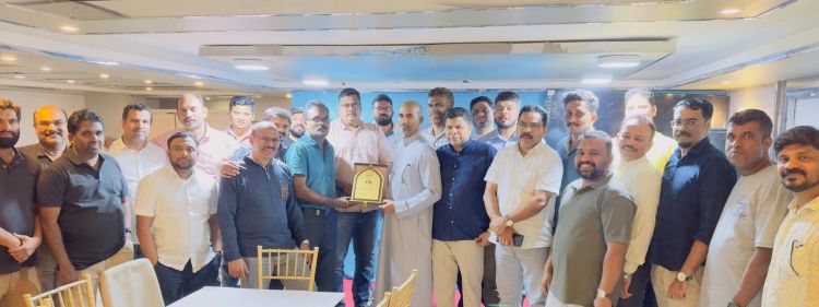 വലമ്പൂര്‍ മുഹമ്മദലിക്ക്് യാത്രയയപ്പ് നല്‍കി