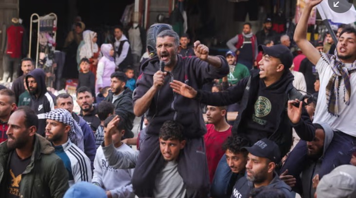 യുദ്ധം അവസാനിപ്പിക്കണമെന്ന് ആവശ്യപ്പെട്ട് ഗാസയില്‍ ഫലസ്തീന്‍കാരുടെ പ്രതിഷേധം
