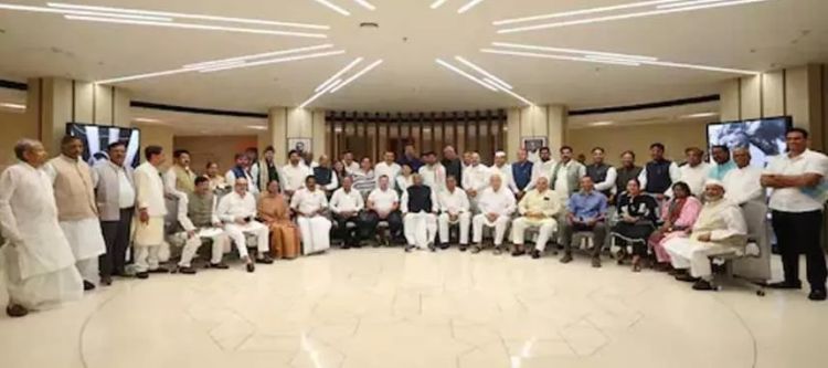 നാളെ അവതരിപ്പിക്കുന്ന വഖഫ് ഭേദഗതി ബില്ലിനെ ഒറ്റക്കെട്ടായി എതിര്‍ക്കാന്‍ ഇന്ത്യ മുന്നണി സഖ്യം
