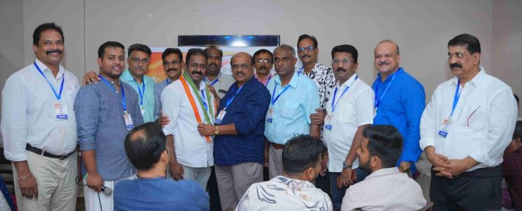 അനില്‍ കുമാര്‍ പത്തനംതിട്ടയ്ക്ക് ഒഐസിസി ആദരവ്