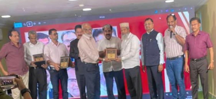 സി.പി.മുഹമ്മദാലി പെരുമ്പാവൂരിനെ അവാര്‍ഡ് നല്‍കി ആദരിച്ചു