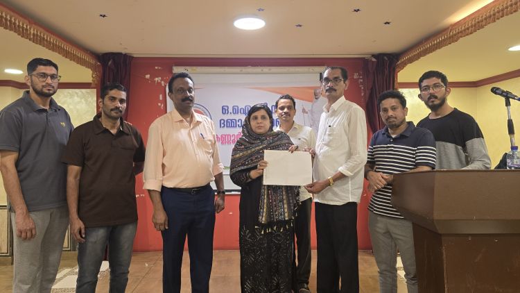 ഒ ഐ സി സി ദമാം കണ്ണൂര്‍ ജില്ലാ കമ്മിറ്റി സാമ്പത്തിക സഹായം നല്‍കി