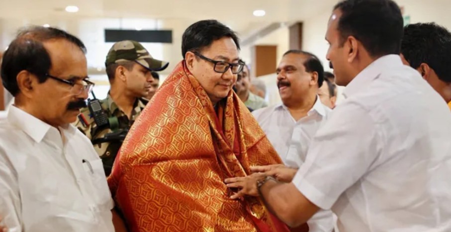 വഖഫ് ഭൂമി: മുനമ്പത്തെ ജനങ്ങള്‍ നിയമ പോരാട്ടം തുടരേണ്ടി വരുമെന്ന് കേന്ദ്ര മന്ത്രി കിരണ്‍ റിജിജു