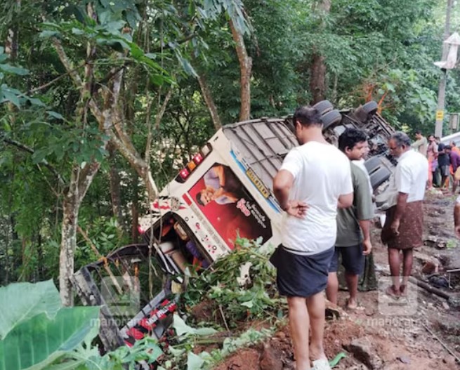 ശബരിമല തീര്‍ത്ഥാടകര്‍ സഞ്ചരിച്ച ബസ് അപകടത്തില്‍പ്പെട്ട് ഒരാള്‍ മരിച്ചു