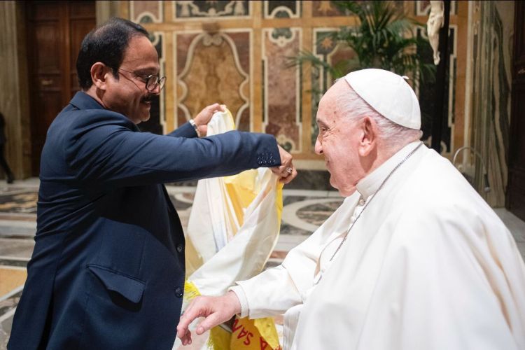 ഫ്രാന്‍സിസ് മാര്‍പ്പാപ്പയുടെ സ്‌നേഹരൂപമുള്ളില്‍, വേര്‍പാട് നഷ്ടബോധമായി പടരുന്നു -ഡോ: സിദ്ധീഖ് അഹമ്മദ്