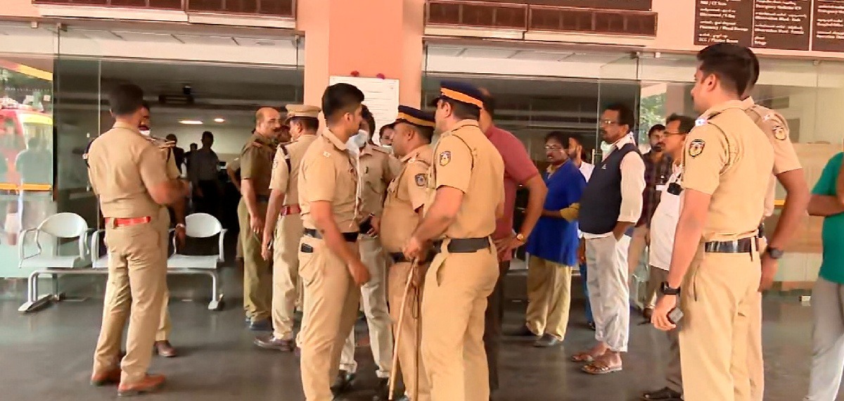 കോഴിക്കോട് മെഡിക്കൽ കോളേജ് അത്യാഹിത വിഭാഗത്തിൽ വീണ്ടും പുക; പുക ഉയർന്നത് ആറാം നിലയിൽ നിന്ന്
