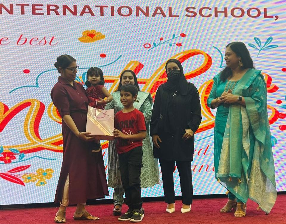 ഡ്യൂണ്‍സ് മാതൃദിനാഘോഷം മാറ്റുള്ളതായി