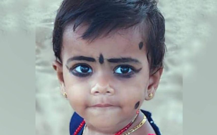 അച്ഛൻ ഓടിച്ച പിക്ക്അപ് വാന്‍ പിന്നോട്ടെടുക്കുന്നതിനിടെ അപകടം; ഒന്നര വയസ്സുകാരി മരിച്ചു