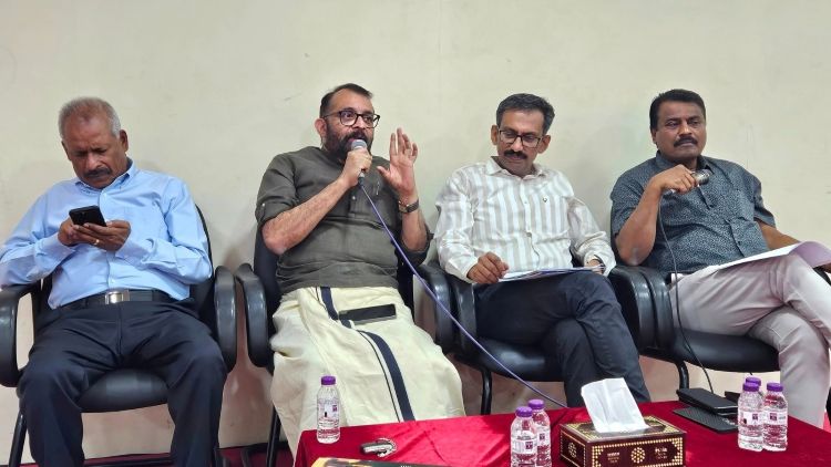 പ്രവാസികള്‍ക്കായി  നോര്‍ക്ക പോലീസ് സ്റ്റേഷന്‍, നോര്‍ക്ക കെയര്‍ ജൂണ്‍ മുതല്‍, പ്രവാസി മിഷനും ഉടന്‍
