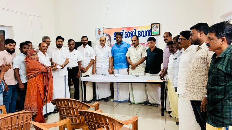 റിയാദ് ഒഐസിസി കുടുംബ സഹായം കൈമാറി