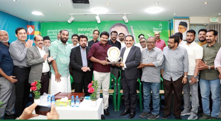 സൈനുല്‍ ആബിദിന് (സഫാരി) ദോഹയില്‍ സ്വീകരണം നല്‍കി
