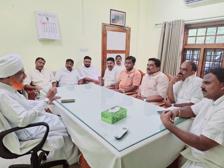ഒ.ഐ.സി.സി ജിദ്ദ റീജ്യണല്‍ കമ്മറ്റി നേതാക്കള്‍  ഹജ്ജ് കമ്മിറ്റി ചെയര്‍മാനുമായി ചര്‍ച്ച നടത്തി