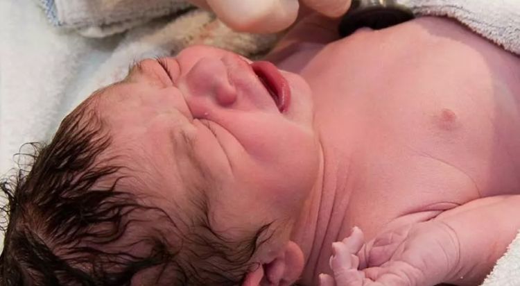 ഒഡീഷ സ്വദേശിനിയായ 19 കാരി ട്രെയിനില്‍ പ്രസവിച്ചു