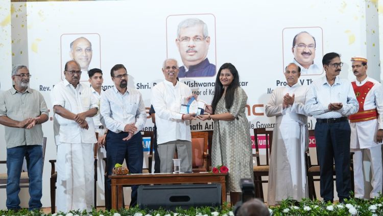 സെന്റ് ചാവറ എക്‌സലന്‍സ് അവാര്‍ഡുകള്‍ സമ്മാനിച്ചു, ലഹരി യുവത്വം മാത്രമല്ല, സകലതും നശിപ്പിക്കുന്നു - ഗവര്‍ണര്‍ അര്‍ലേക്കര്‍
