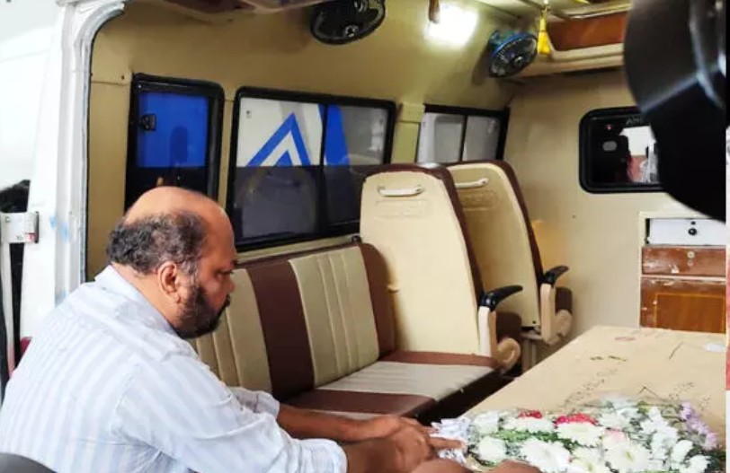 കെനിയയില്‍ ബസ് അപകടത്തില്‍ മരിച്ച അഞ്ച് മലയാളികളുടെ മൃതദേഹം കൊച്ചിയിലെത്തിച്ചു