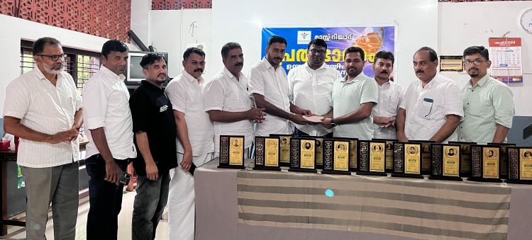  മാസ് റിയാദ് കൂട്ടായ്മ പാലിയേറ്റീവ് സഹായ ധനം കൈമാറി