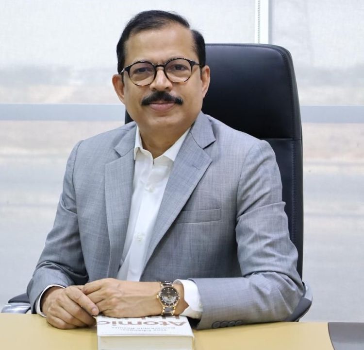 ജീവകാരുണ്യ മേഖലയിലെ മാതൃകാ സേവനത്തിനുള്ള കൊല്ലം പ്രീമിയര്‍ ലീഗിന്റെ  പ്രഥമ പുരസ്‌കാരം  വെളിയില്‍ നസീറിന് 