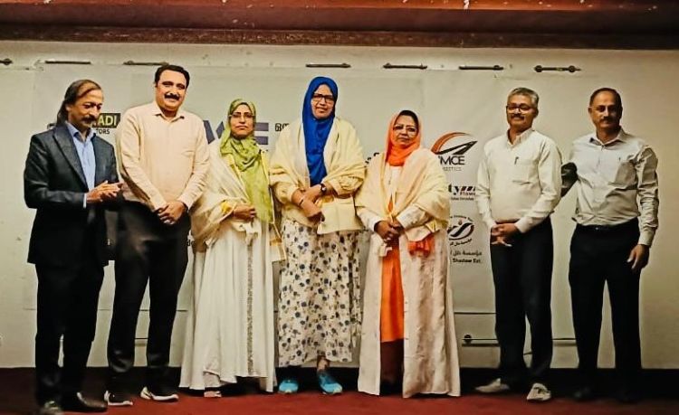 'വി ദ പീപ്പിള്‍''  ഒന്നാം വാര്‍ഷികവും കേരളപ്പിറവി ദിനവും ആഘോഷിച്ചു