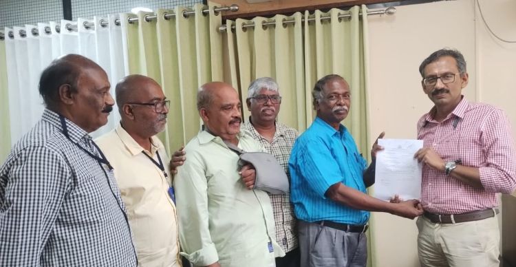 മടങ്ങിവന്ന പ്രവാസികള്‍ക്കായി 'നോര്‍ക്ക കെയര്‍' മാതൃകയില്‍ പുതിയ ഇന്‍ഷുറന്‍സ് പദ്ധതി ആകാമെന്ന് നോര്‍ക്ക റൂട്‌സ്