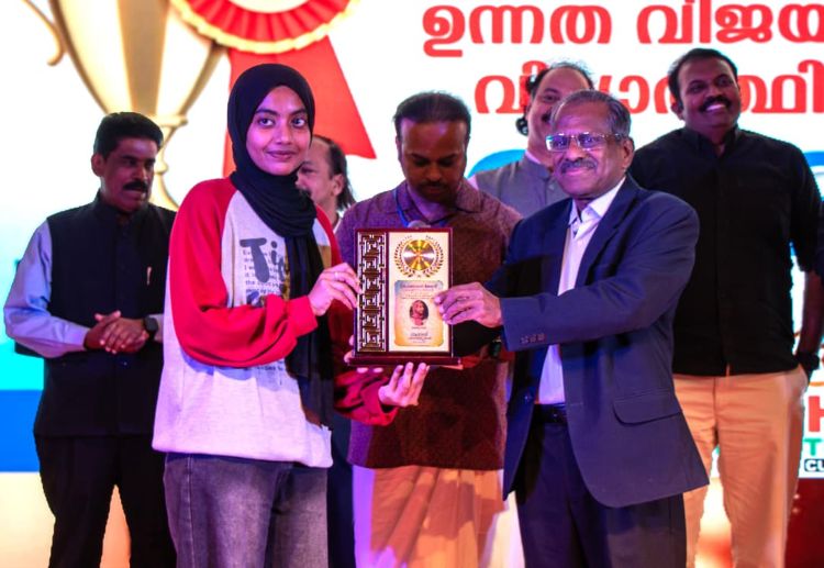 "നമ്മൾ ചാവക്കാട്ടുകാർ" സൗദി ചാപ്റ്റർ വിദ്യാഭ്യാസ പുരസ്‌കാര വിതരണം