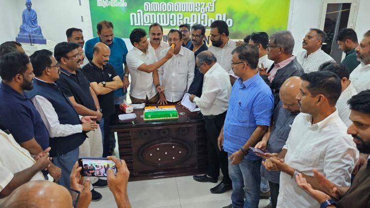 പിണറായി ഭരണത്തിലെ അഹങ്കാരത്തിന് നല്‍കിയ ജനവിധി; യുഡിഎഫ് വിജയം ആഘോഷിച്ച് ഒഐസിസി റിയാദ്