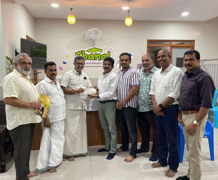 കാരുണ്യസ്പര്‍ശമായി ജിദ്ദ ആലുവ കൂട്ടായ്മ; ഭാരവാഹികള്‍ ശ്രീമൂലനഗരം തണല്‍ ഗ്രാന്റ്മ ഹോം സന്ദര്‍ശിച്ചു