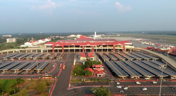 ഉംറ തീര്‍ഥാടകര്‍ പെരുവഴിയില്‍; യുദ്ധഭീതിയുടെ പേരില്‍ ആകാശ എയര്‍ ഉംറക്കാര്‍ക്ക് യാത്ര നിഷേധിച്ചു