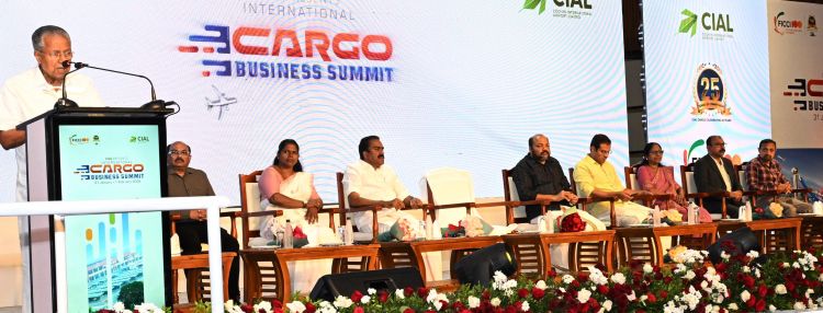 സിയാലിനെ മള്‍ട്ടിമോഡല്‍ കാര്‍ഗോ ശൃംഖലയുടെ കേന്ദ്രമാക്കും - മുഖ്യമന്ത്രി