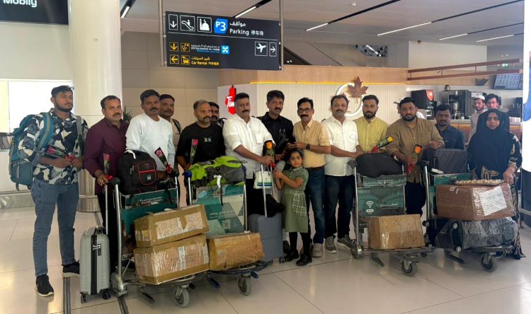 കാത്തിരിപ്പിനൊടുവില്‍ പറന്നിറങ്ങി സൗദി എയര്‍ലൈന്‍ :സ്വീകരണമൊരുക്കി ഒ ഐ സി സി മലപ്പുറം ജില്ല കമ്മിറ്റി