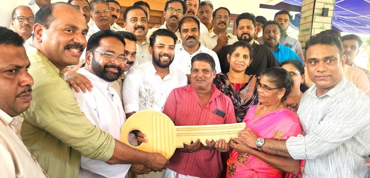 'കോഴിക്കോടന്‍സ്' നന്മയില്‍ വിലങ്ങാട് കുടുംബത്തിന് സ്വപ്നവീട്