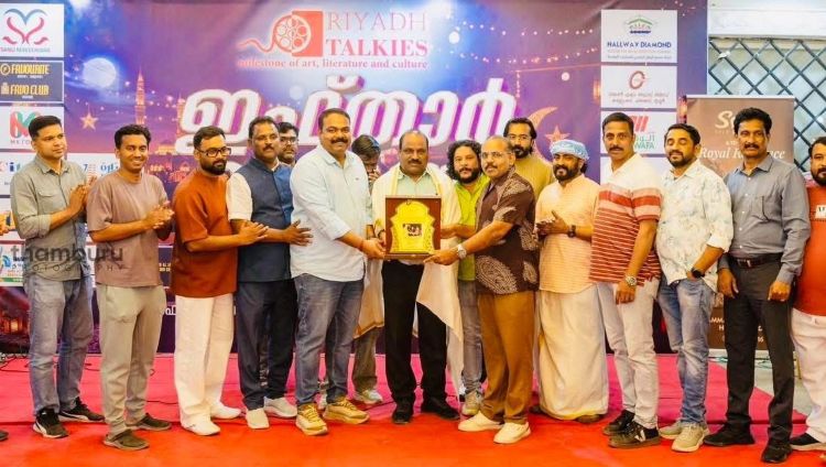  മികച്ച നവാഗത സംവിധായകന്‍ ഷാജു വലപ്പന് റിയാദ് ടാക്കീസിന്റെ സ്‌നേഹാദരവ്
