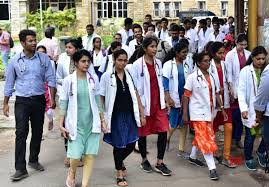 ഇന്ത്യയില്‍ ഡോക്ടറാകാന്‍ കടമ്പകളേറെ; വിദേശത്ത് പഠിച്ചവര്‍ക്ക് നാട്ടില്‍ പ്രാക്ടീസ് ചെയ്യാന്‍ 'അഗ്‌നിപരീക്ഷ'