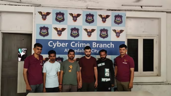 എഐ ഉപയോഗിച്ച് ഞെട്ടിക്കുന്ന തട്ടിപ്പ്: അഹമ്മദാബാദില്‍ നാലുപേര്‍ പിടിയില്‍