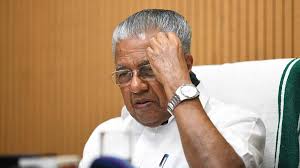 മുഖ്യമന്ത്രി പിണറായി വിജയന്‍ രാജിവച്ചു, രാജിക്കത്ത് പ്രത്യേക ദൂതന്‍ വഴി ലോക്ഭവനില്‍ എത്തിച്ചു