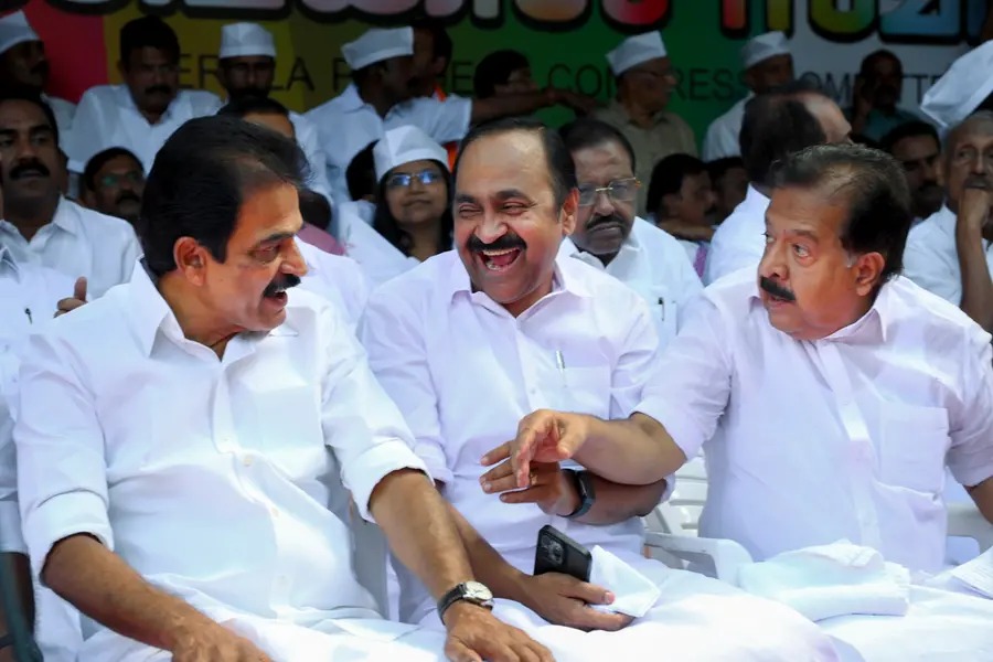 മുഖ്യമന്ത്രിയെ ഹൈക്കമാന്‍ഡ് തീരുമാനിക്കും, പ്രമേയം പാസ്സാക്കി