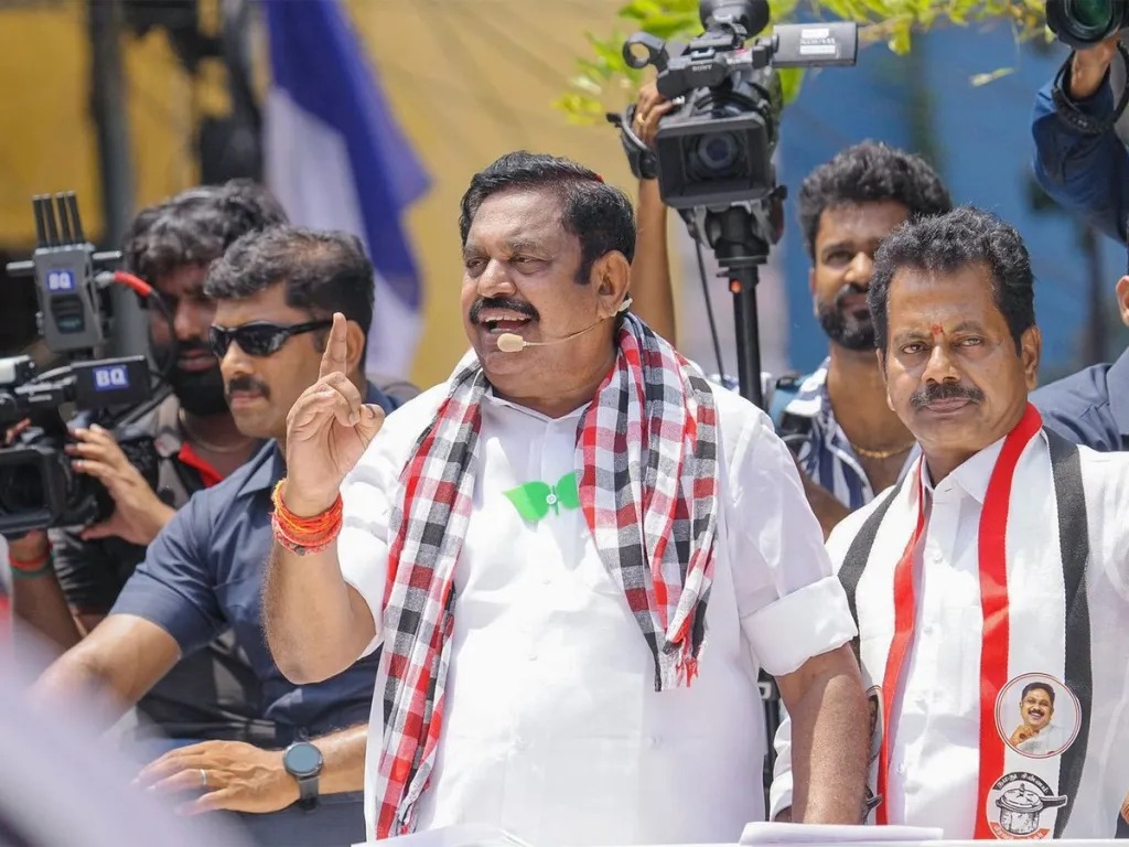 സര്‍ക്കാരുണ്ടാക്കാന്‍ ഡി.എം.കെയുടെ പിന്തുണ തേടി അണ്ണാ ഡി.എം.കെ, തമിഴ്‌നാട്ടില്‍ നാടകീയ നീക്കങ്ങള്‍