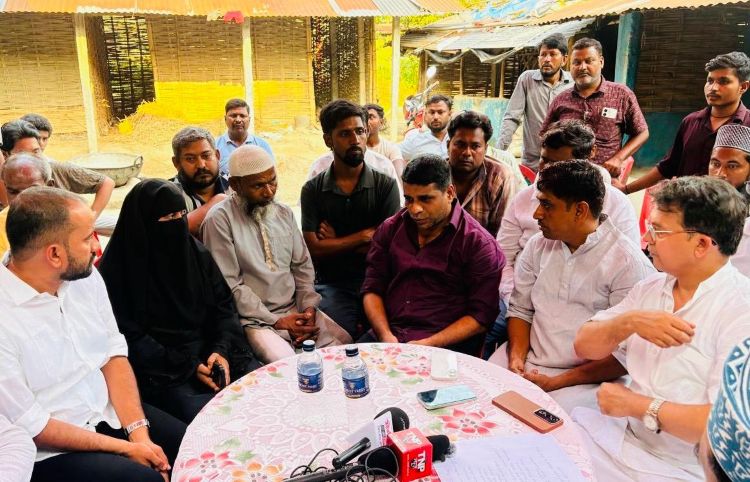 മൗലാന തൗസീഫ് റസയുടെ വീട്ടില്‍ യൂത്ത് ലീഗ് ദേശീയ നേതൃസംഘം എത്തി; തണലൊരുക്കുമെന്ന് ഉറപ്പ്