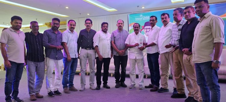 പ്രവാസജീവിതം അവസാനിപ്പിക്കുന്ന കുഞ്ഞാപ്പുവിന് കെ.എം.സി.സി ജിദ്ദ സെന്‍ട്രല്‍ കമ്മിറ്റി യാത്രയയപ്പ്