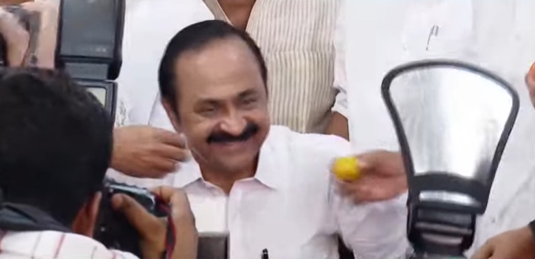 സുധീരന്റെ നിലപാട് നിര്‍ണായകമായി, മുല്ലപ്പള്ളിയും മുരളിയും അനുകൂലിച്ചു