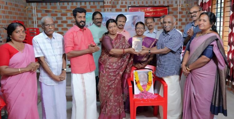 ഡോ.സുഷമ അജയന്റെ കവിതാ സമാഹാരം 'അജയനോര്‍മ്മ' പ്രകാശനം ചെയ്തു