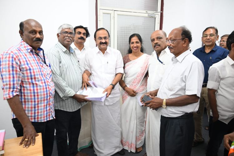 പ്രവാസി ലീഗല്‍ സെല്‍ പ്രതിനിധികള്‍ മുഖ്യമന്ത്രിയുമായി കൂടിക്കാഴ്ച നടത്തി; സമഗ്ര പ്രവാസി നയം രൂപീകരിക്കണമെന്ന് ആവശ്യം