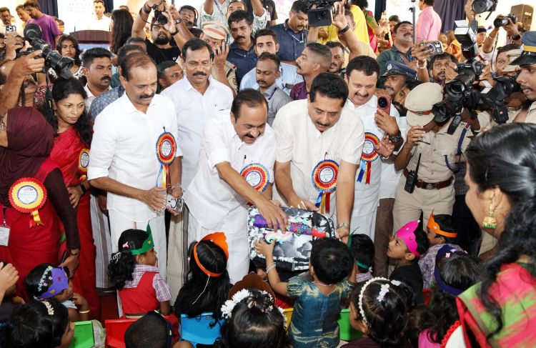 വാര്‍ത്തകള്‍ ചുരുക്കത്തില്‍: മാസപ്പടി കേസ്: ഇഡി അന്വേഷണം തുടരാമെന്ന് ഹൈക്കോടതി, അക്ഷരമുറ്റത്തേക്ക് കുരുന്നുകള്‍; സംസ്ഥാനത്ത് പ്രവേശനോത്സവ ലഹരി, 'അമ്മ' സംഘടനയില്‍ ആഭ്യന്തര തര്‍ക്കം രൂക്ഷമാകുന്നു