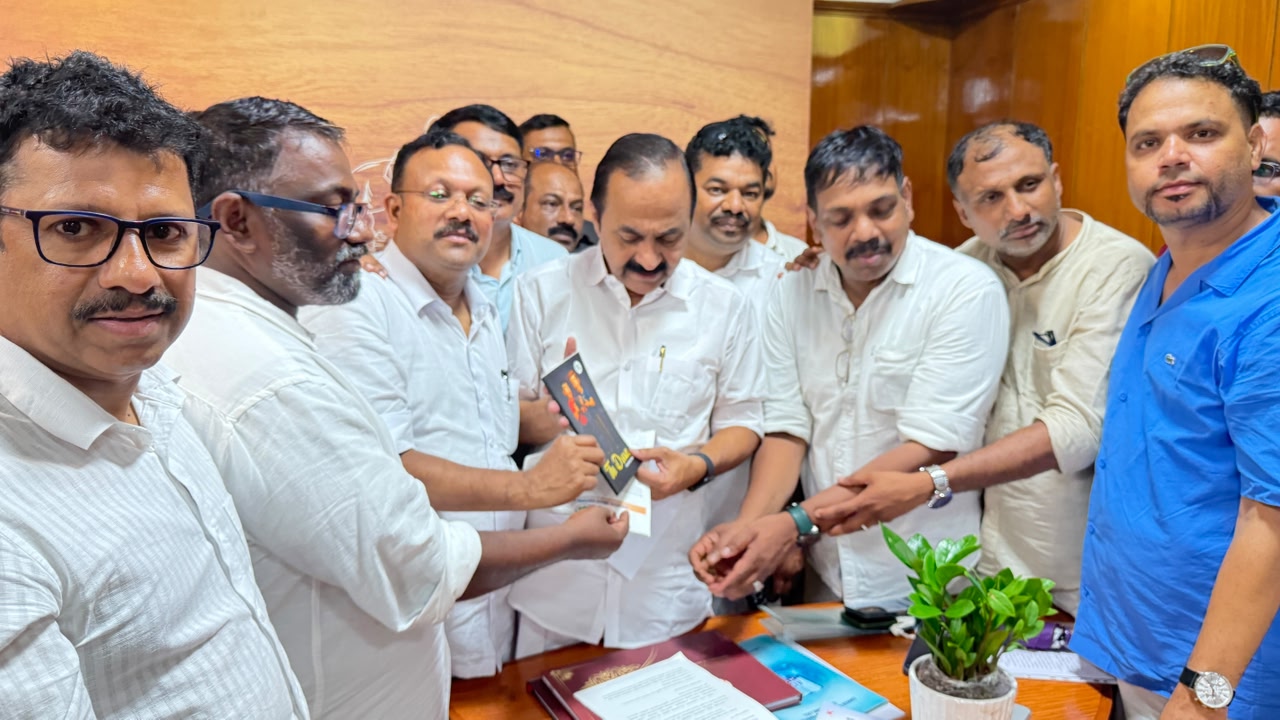 മുഖ്യമന്ത്രി വി.ഡി.സതീശനുമായി ഒഐസിസി വെസ്റ്റേൺ റീജ്യണൽ കമ്മിറ്റി ഭാരവാഹികൾ കൂടിക്കാഴ്ച നടത്തി 
