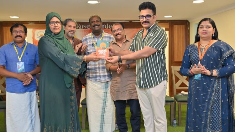 ബിജു പി. നീലീശ്വരത്തിന്റെ 'മണല്‍ത്തട്ട്' പ്രകാശനം ചെയ്തു