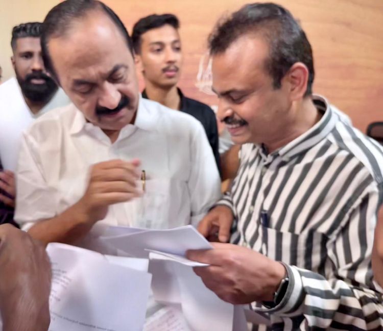 പ്രവാസി ക്ഷേമനിധി തകര്‍ച്ചയിലേക്ക്; അടിയന്തര പാക്കേജ് പ്രഖ്യാപിക്കണം: മുഖ്യമന്ത്രിക്ക് ഒഐസിസി മിഡില്‍ ഈസ്റ്റ് കണ്‍വീനറുടെ നിവേദനം