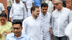 തൃണമൂല്‍ കോണ്‍ഗ്രസിലെ വിള്ളല്‍: നേതൃത്വത്തിന് തലവേദനയായി നേതാക്കളുടെ കൂട്ടരാജി; പാര്‍ട്ടി അതിജീവിക്കുമോ?
