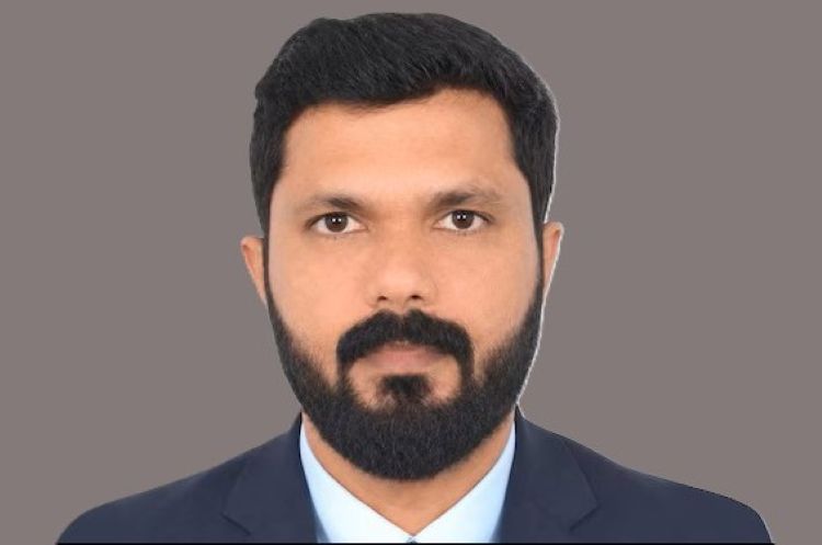 മലയാളി സെയില്‍സ്മാന്‍ കമ്പനി വാഹനത്തില്‍ മരിച്ച നിലയില്‍