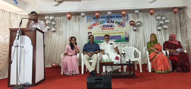  ആലുവ ഹയര്‍സെക്കന്‍ഡറി സ്‌കൂളിന്റെ 'ഹെവന്‍സ് പ്രീ-സ്‌കൂളില്‍' പ്രവേശനോത്സവം