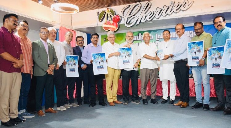  'ഒരു പ്രവാസിയുടെ ലോകസഞ്ചാരങ്ങള്‍': റിയാദില്‍ പ്രകാശനം ചെയ്തു