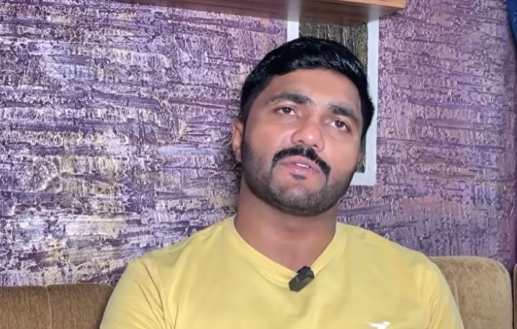  കൊച്ചി വിമാനത്താവളത്തിലെത്തിയ റിയാദ് ഇന്ത്യന്‍ എംബസി സ്‌കൂള്‍ കായികാധ്യാപകന്റെ ബാഗില്‍ നിന്ന് രണ്ട് ലക്ഷത്തിലേറെ രൂപ നഷ്ടപ്പെട്ടതായി പരാതി